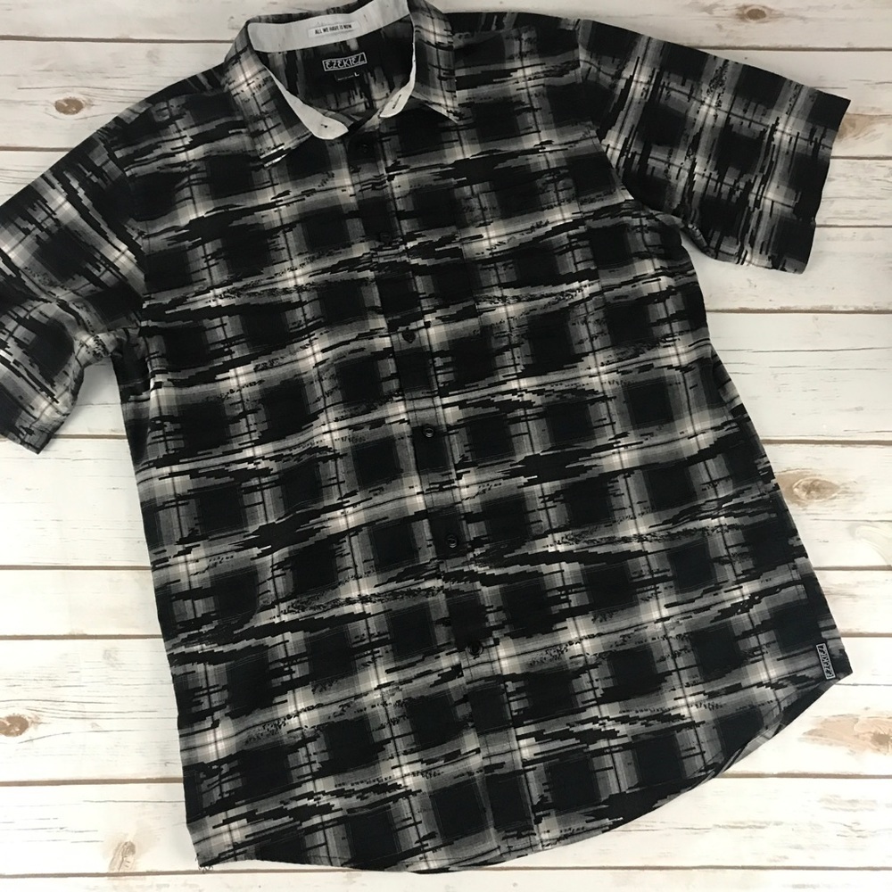 Ezekiel Short Sleeve Button Down Shirt - Picture 2 of 4